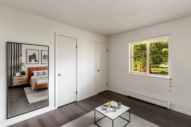 Building Photo - Spacious 2 Bed, 1 Bath Apartment: Ideal for Comfort and Convenience