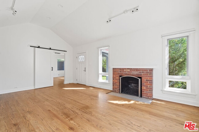 Foto del edificio - 949 S Muirfield Rd