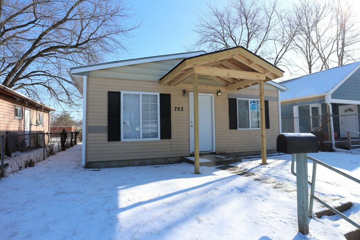 Foto principal - Newly Remodeled 3 Bedroom Home