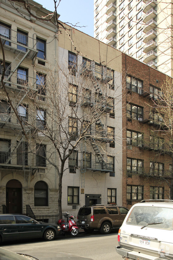 Primary Photo - 416 E 81st St