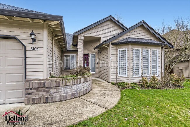 Foto del edificio - Spacious 4-Bedroom Home with Bright, Open ...