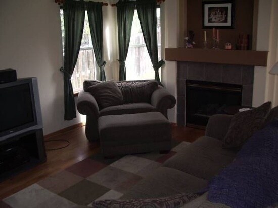 Building Photo - Beautiful 5 Bedroom 3.5 Bath Home In Saddl...