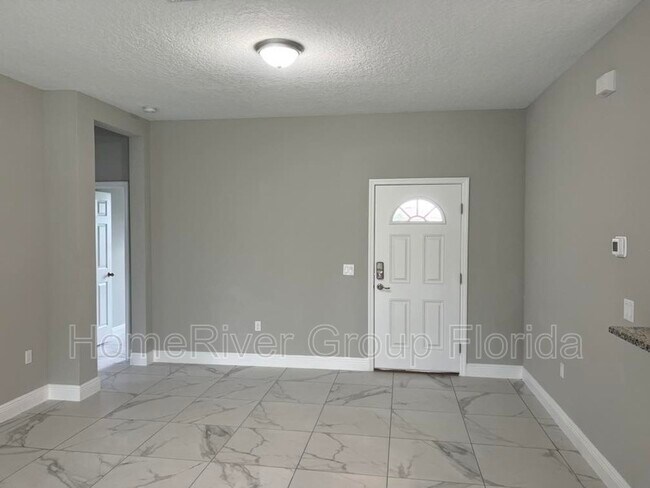 Building Photo - 106 Oak Cir