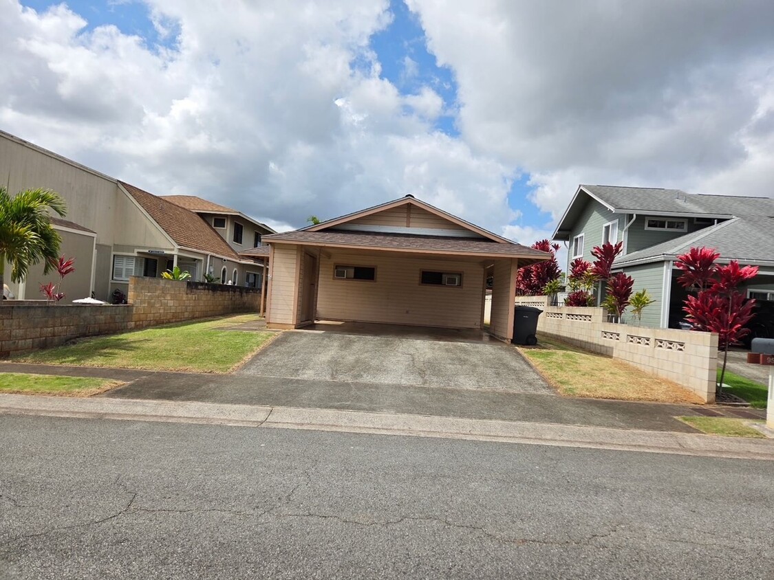 Foto principal - 3 Bed | 2 Bath | w/Carport in Mililani