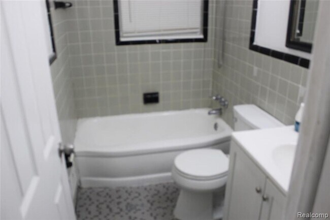 Building Photo - Updated Inkster 3 Bed / 1 Bath Home w/ Garage & Basement