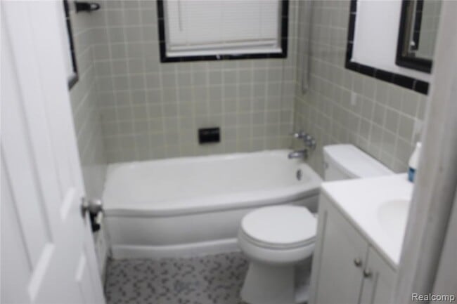 Foto del edificio - Updated Inkster 3 Bed / 1 Bath Home w/ Garage & Basement