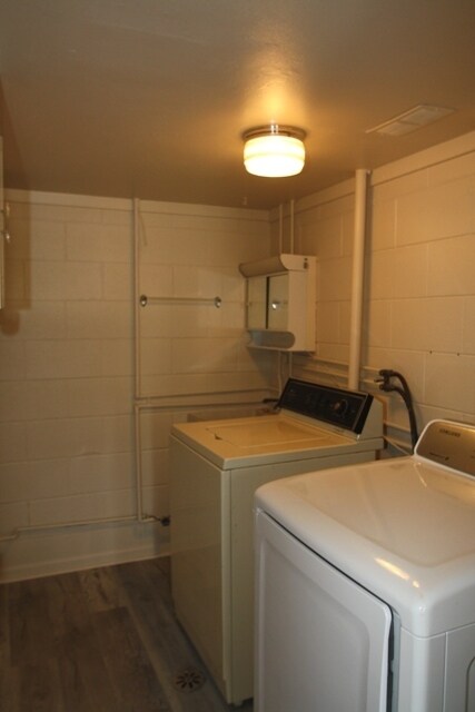 Building Photo - 1422 Millbrook Ct