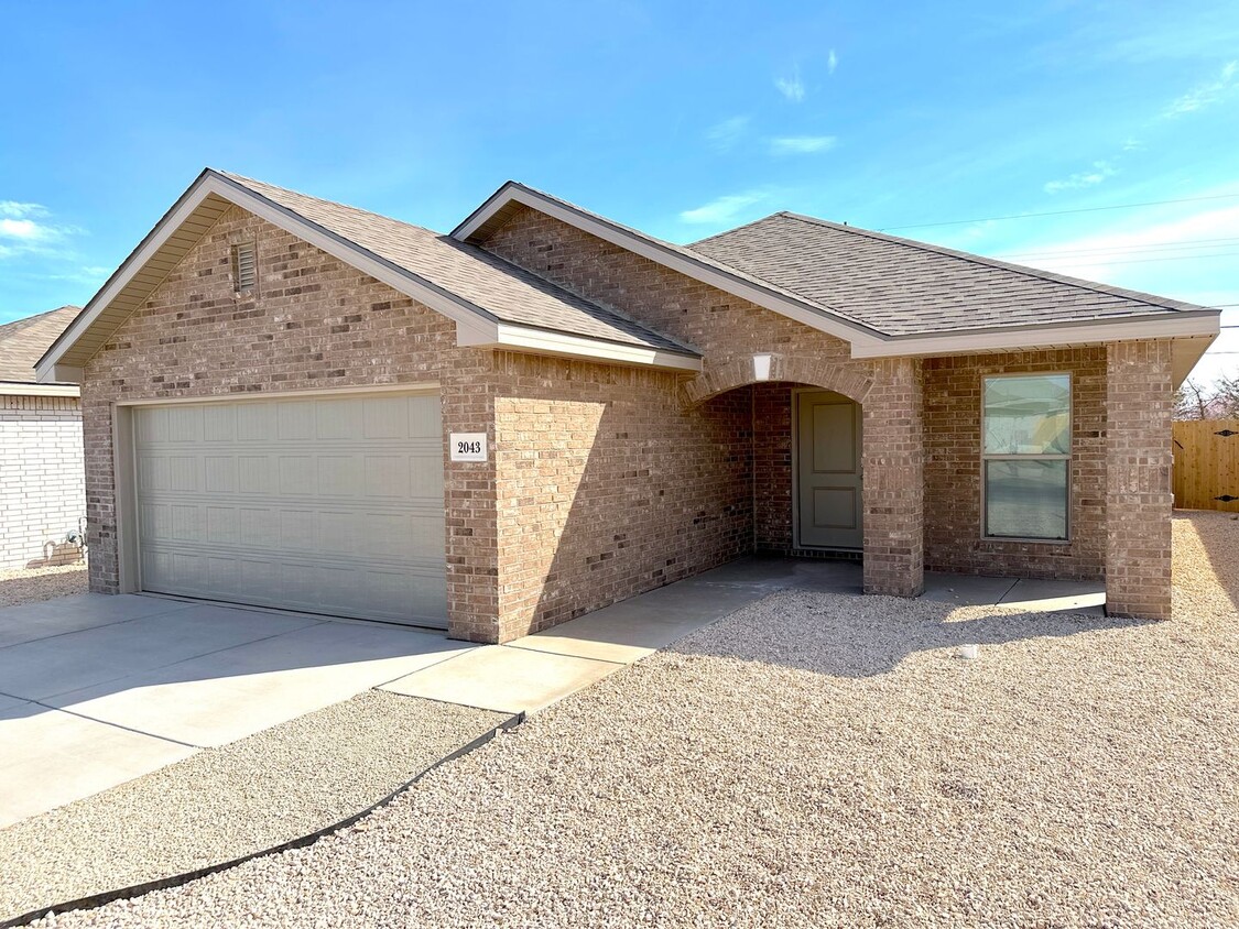 Foto principal - 3 Bedroom Home In North-West Lubbock!