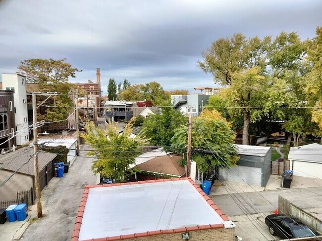 Foto del edificio - 3138 W Fullerton Ave