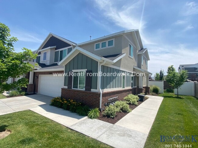 Amazing 4 Bed 3 Bath End Unit Townhome Wit... - Amazing 4 Bed 3 Bath End Unit Townhome Wit...