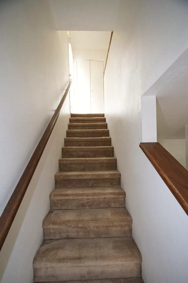 Building Photo - 3/2 townhome 1 mile from ASU Campus! Augus...