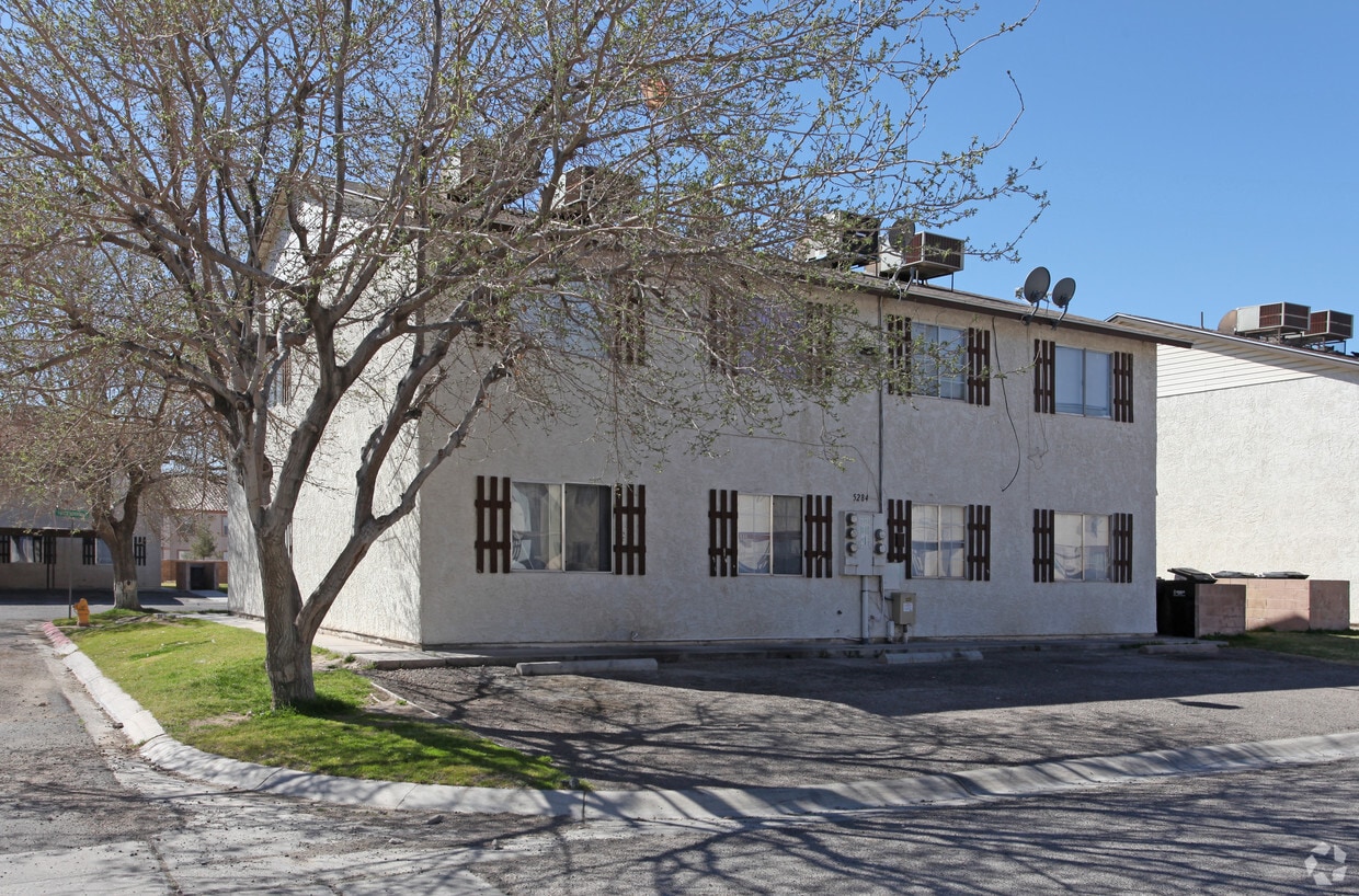 Gordon Manor Apartments in Las Vegas, NV