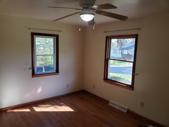 Living Room - 1221 Derbydale Rd