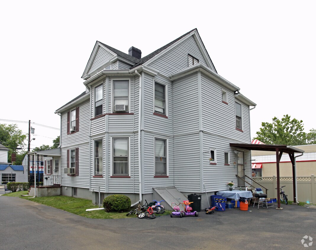 Building Photo - 502 Somerset St