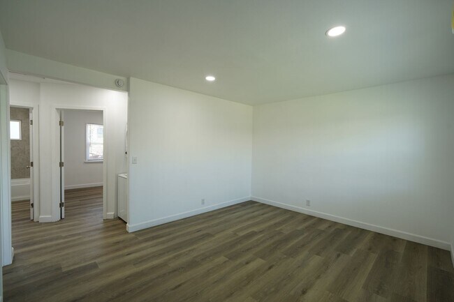 Building Photo - Dracaea Avenue