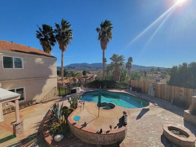 Parte trasera de la casa/Vista - 28045 Magic Mountain Ln