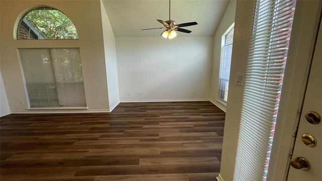 Foto del edificio - 320 Pebblebrook Ln