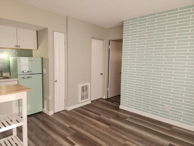 Building Photo - 5624 Gulfport Blvd S