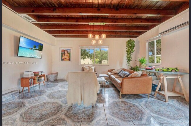Foto del edificio - 5917 SW 62nd Ave