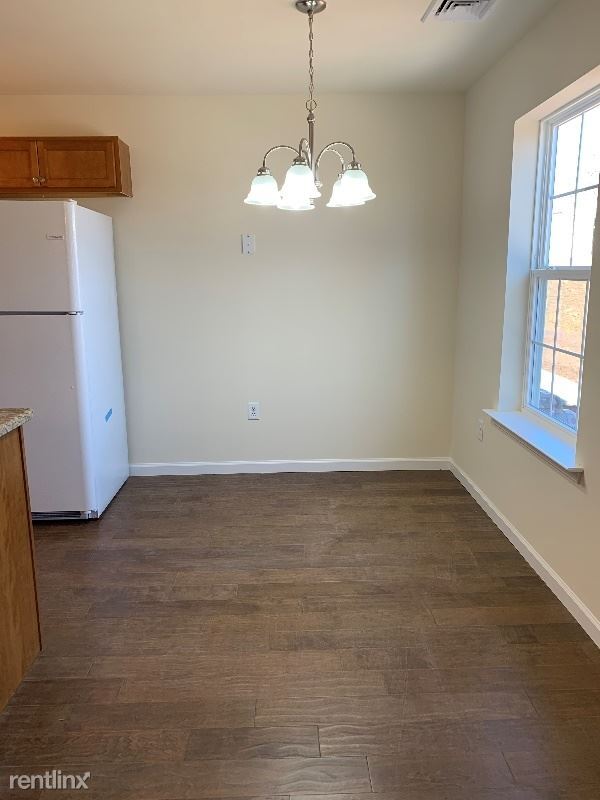 Building Photo - 3 br, 2.5 bath Townhome - 10 Baldwin Court