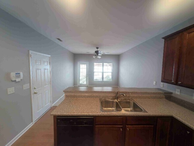 Foto del edificio - 15554 Smithfield Dr
