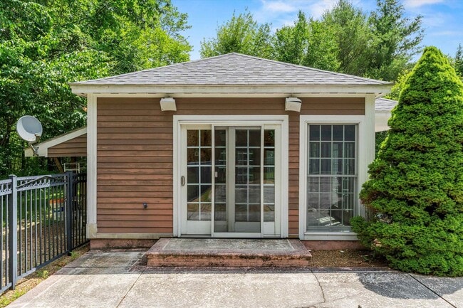 Building Photo - 35 Oakmont Dr