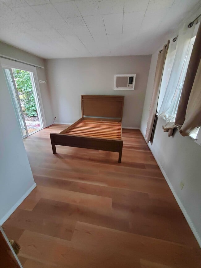 Building Photo - 291 La Questa Dr