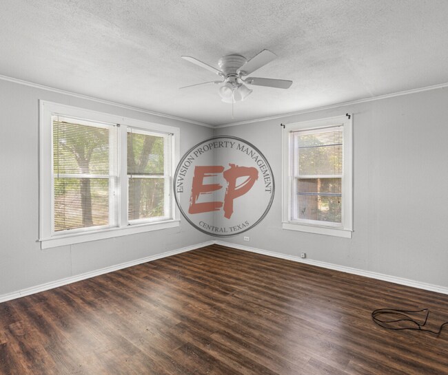 Building Photo - 310 W Moonlight Dr