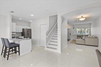 Building Photo - 4722 Lago Vista Dr