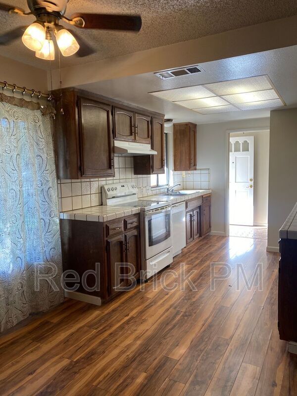 Foto del edificio - 2998 Sequoia Dr