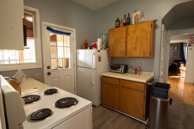 Kitchen - 1100 15th Ave SE