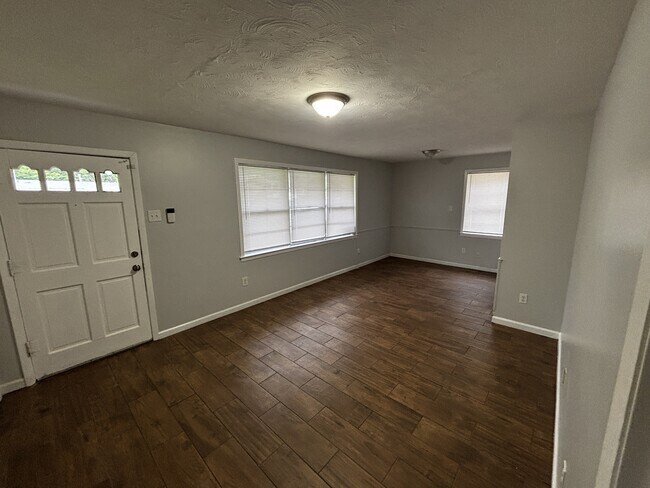 Building Photo - 2247 Pamela Dr