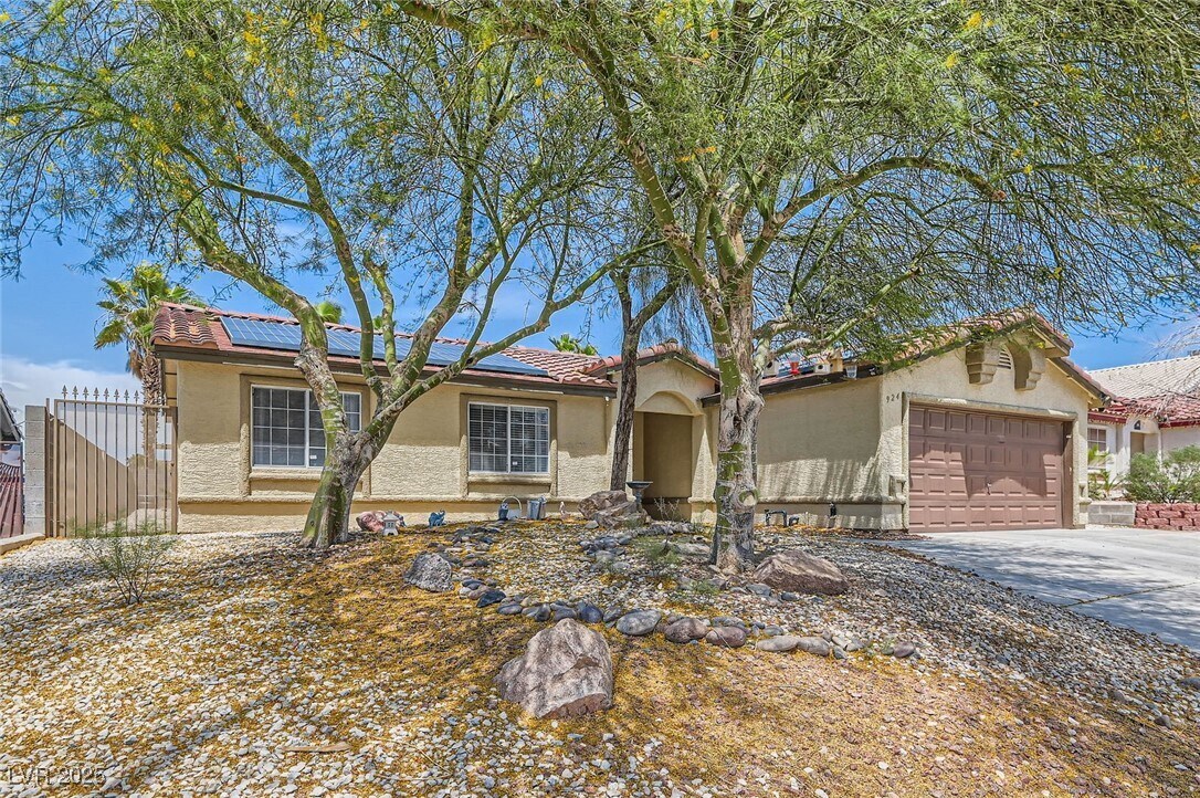 Foto principal - 924 Clubview Dr