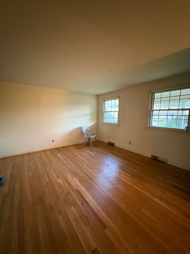 Building Photo - 1206 Burlington Dr
