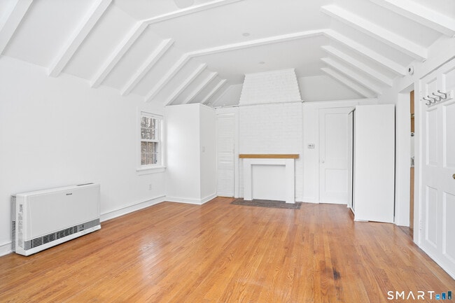 Foto del edificio - 69 Sylvan Rd N