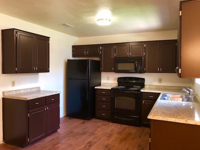 Building Photo - 2411 Traverse Dr