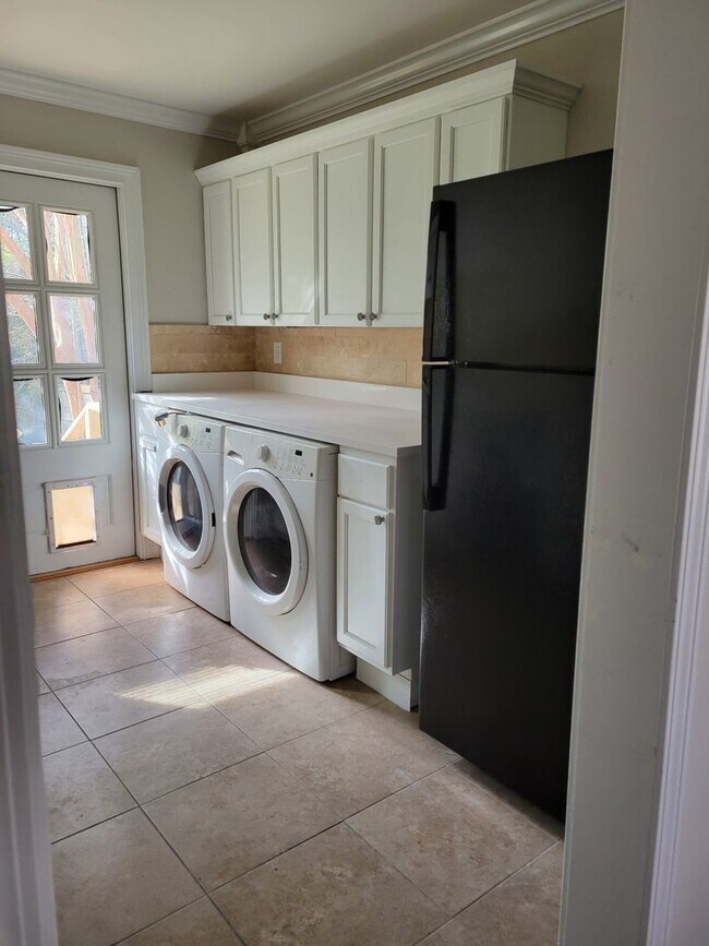 Foto del edificio - Newly renovated 2 bedroom 1 bath duplex!