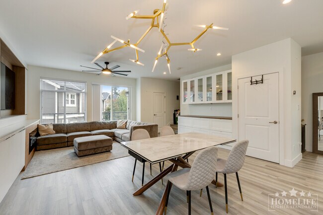 Photo du bâtiment - Modern 3-Bedroom Townhome in the Heart of Bridgeview — Exceptional Location Near Transit, Schools...
