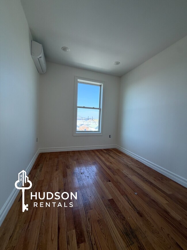 373 Avenida Danforth 404 - 369 Danforth Ave