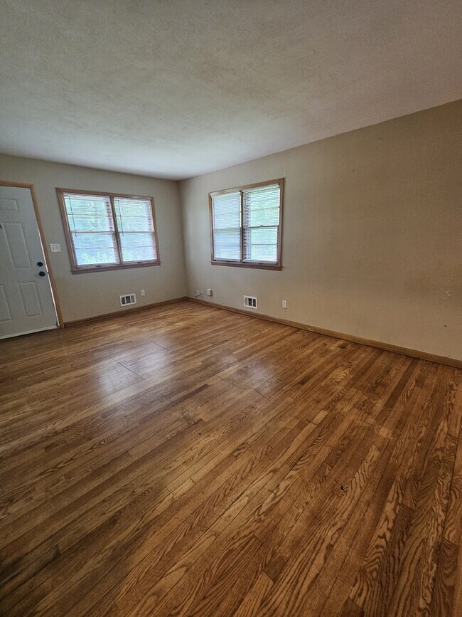 Foto del edificio - Spacious 2BR duplex with garage!