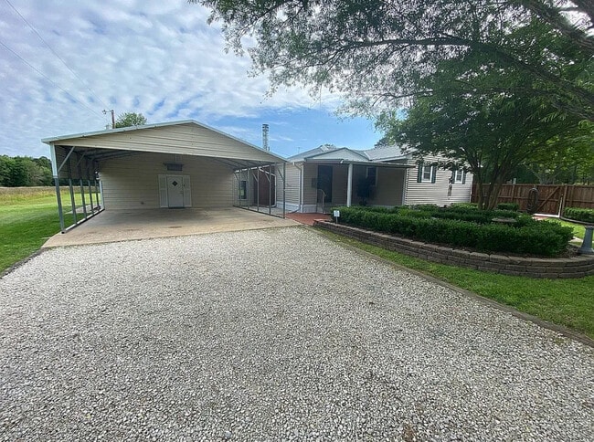 Building Photo - Main House
