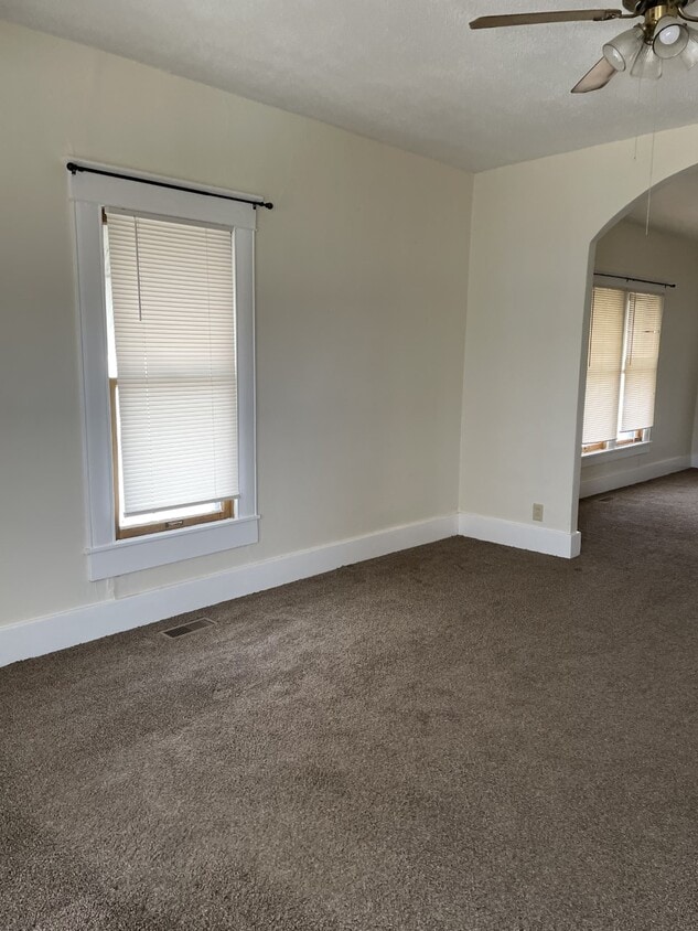 Foto del edificio - 165 W 5th St