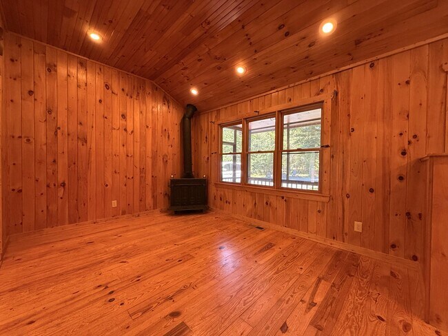 Foto del edificio - 303 Pine Ln