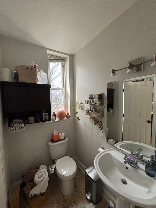 Building Photo - 1259 W Fry St