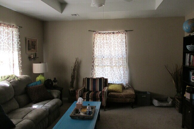 Building Photo - ***701 E Glendale Lane***
