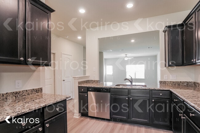 Building Photo - 10730 Hillside Creek Dr