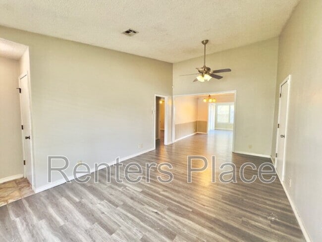 Building Photo - 8405 N 116th E Pl