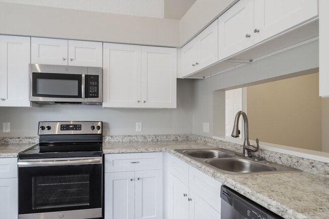 Building Photo - 8231 Rain Forest Dr