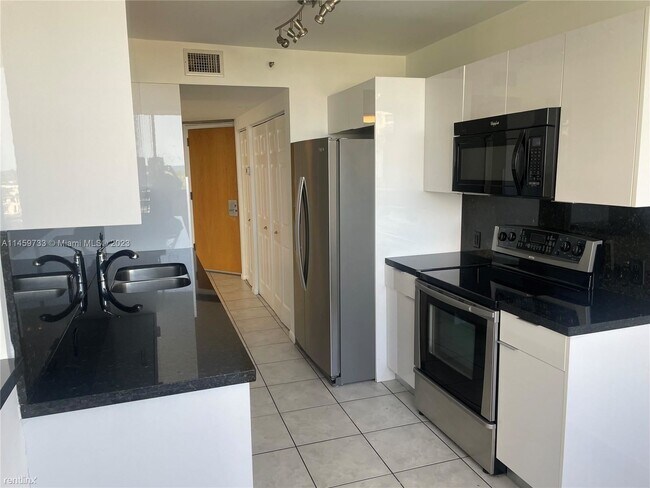 Foto del edificio - 3 br, 2 bath House - 20185 E Country Club ...