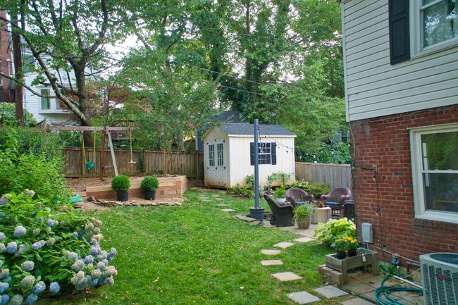 Building Photo - 2711 Farnsworth Dr